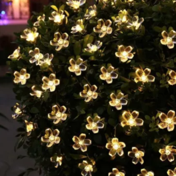 Instalatie solara 50 LED, ghirlanda luminoasa cu flori albe