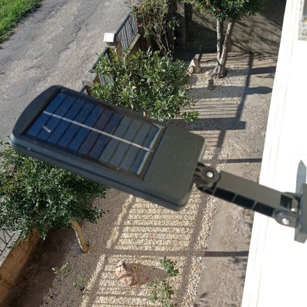 Set 2 lampi stradale 30W cu incarcare solara, senzor de miscare si telecomanda